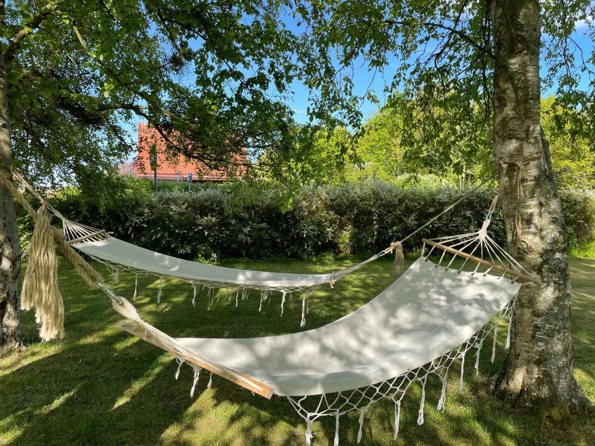 Hemmet Simrishamns Vandrarhem Och B&B ภายนอก รูปภาพ