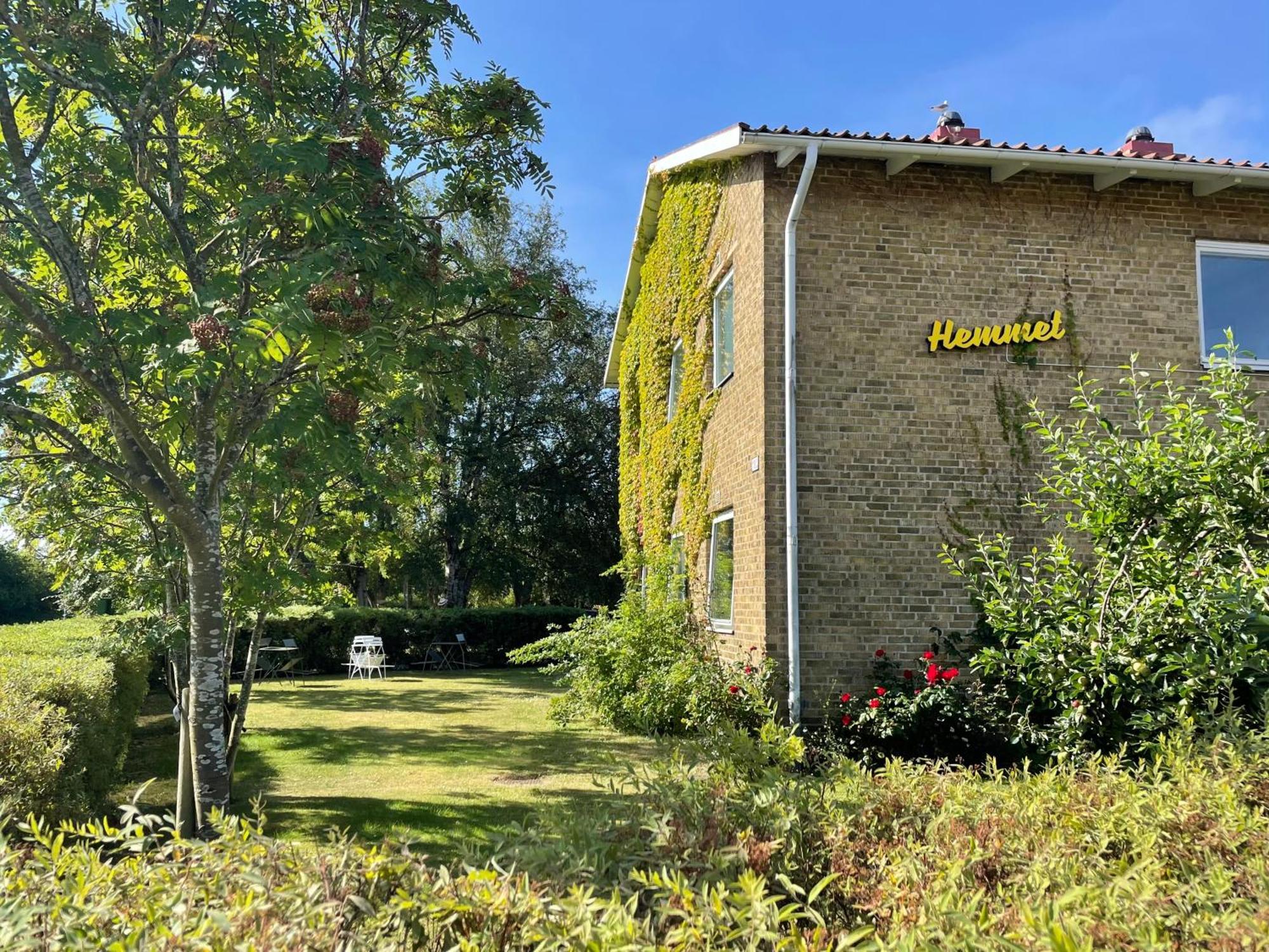 Hemmet Simrishamns Vandrarhem Och B&B ภายนอก รูปภาพ